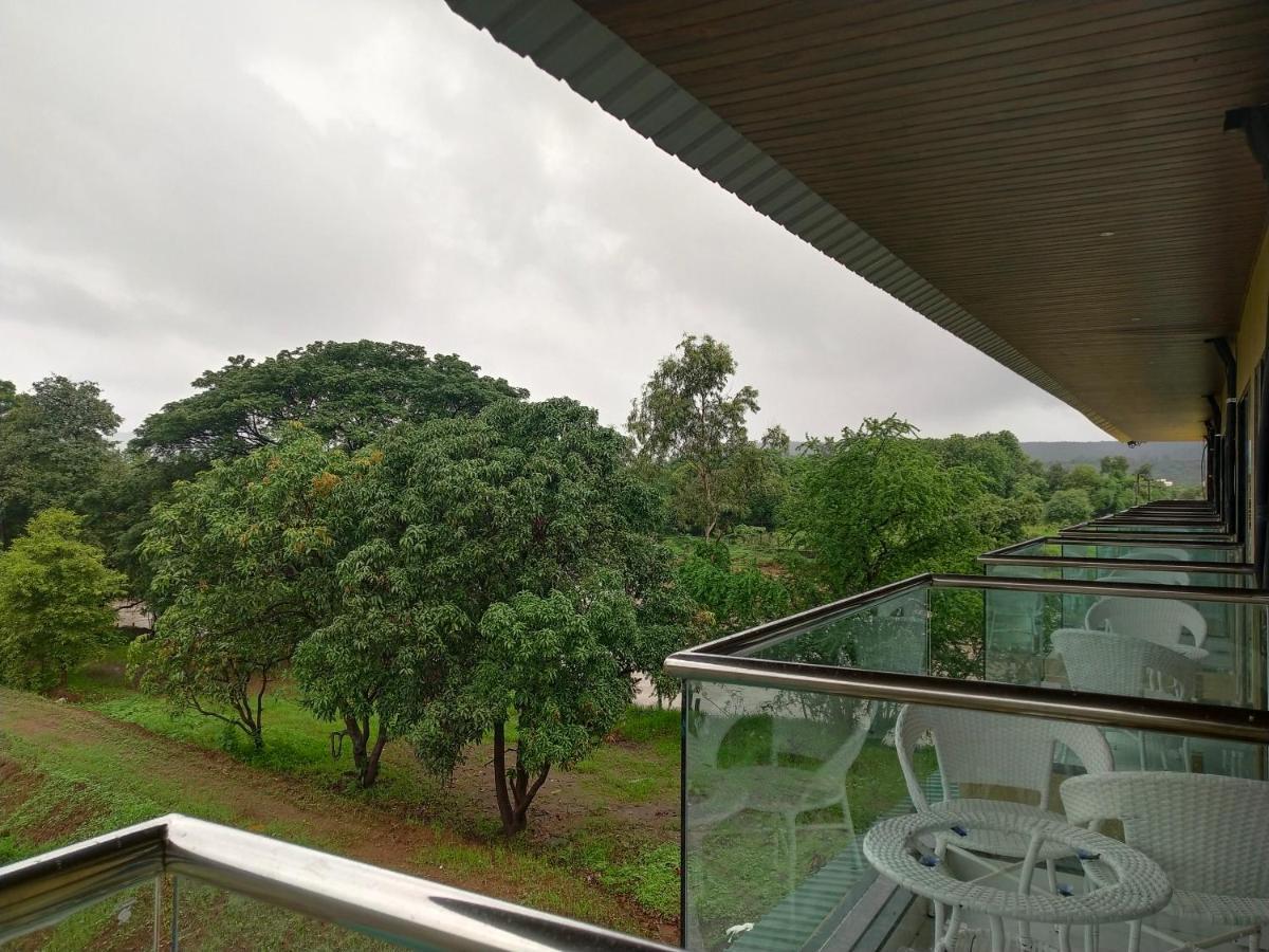 Paramount Riverfront Resort & Spa, Karjat Ngoại thất bức ảnh
